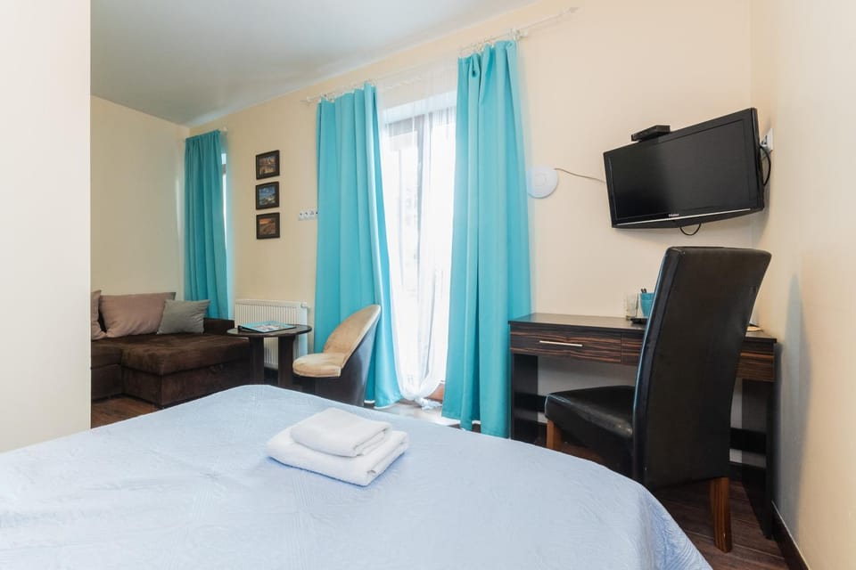 Bed, TV and multimedia, Photo of the whole room