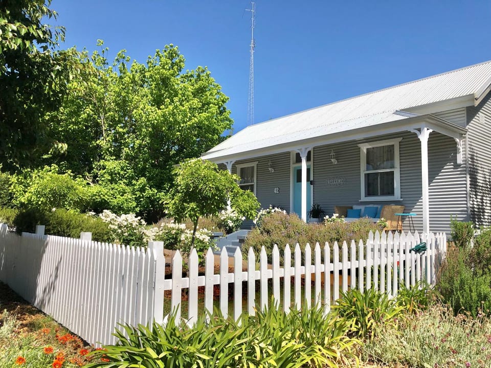 Property building, Facade/entrance, Garden