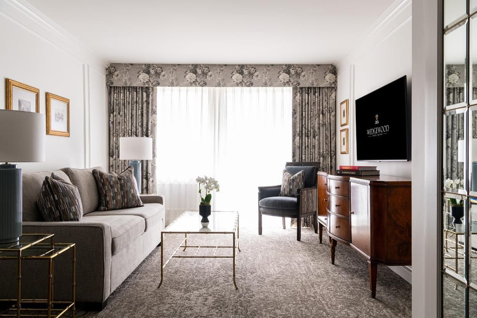 Communal lounge/ TV room, TV and multimedia, Living room, Seating area, Evening entertainment