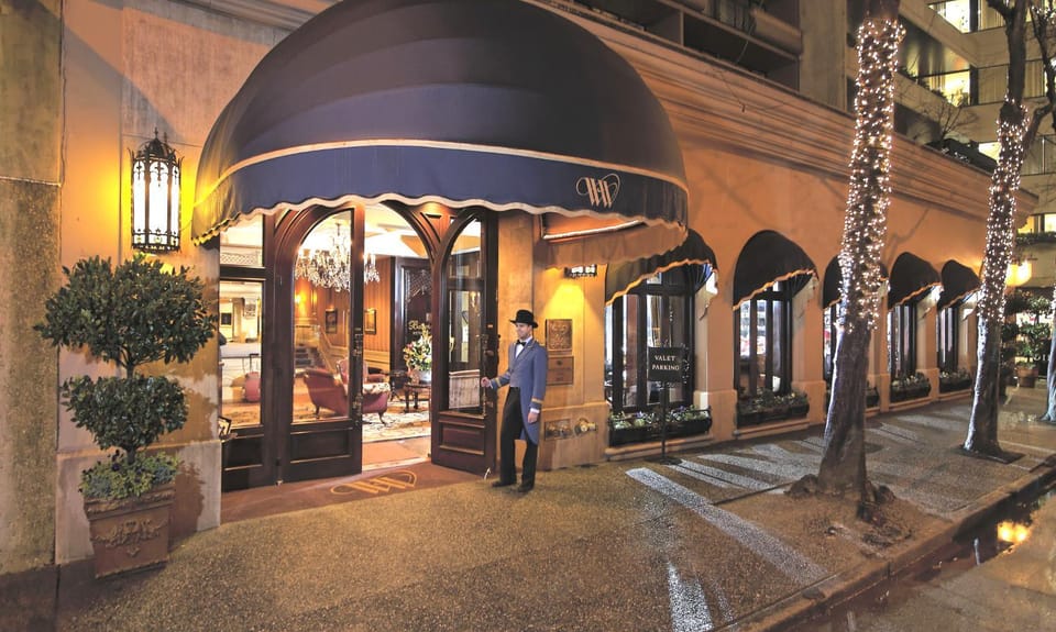 Property building, Facade/entrance, Night