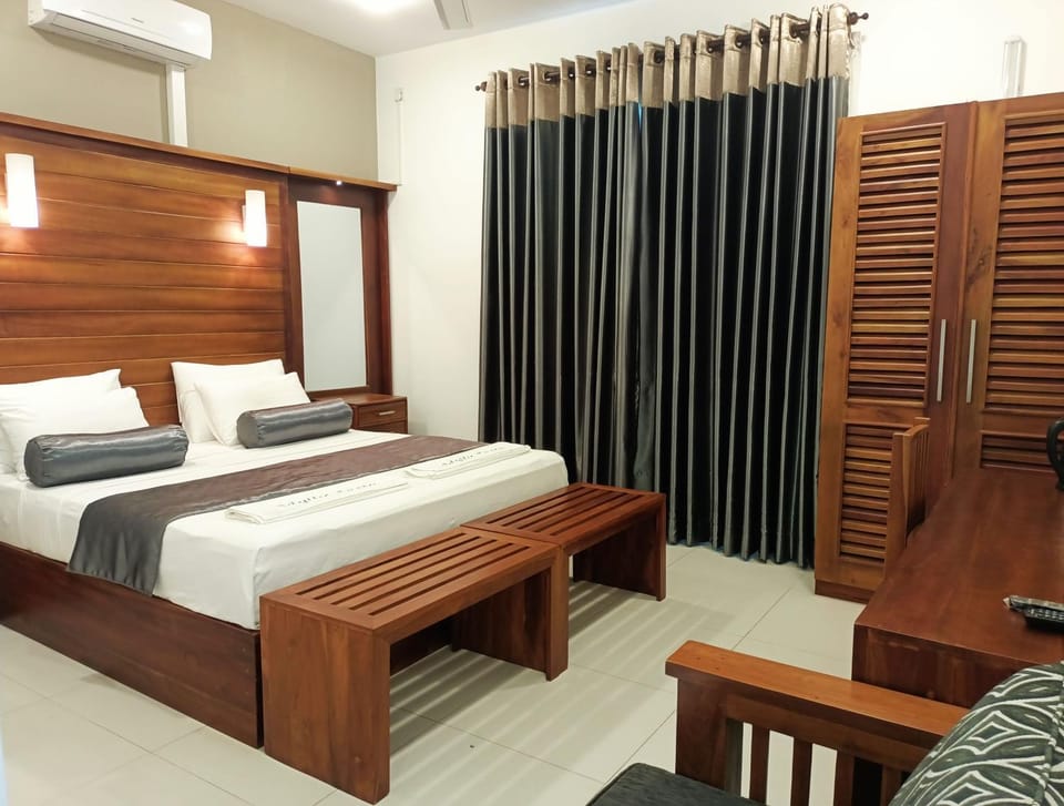 Photo of the whole room, Bedroom