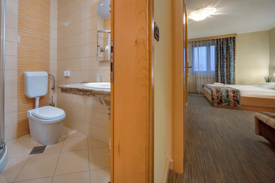 Bathroom, Photo of the whole room
