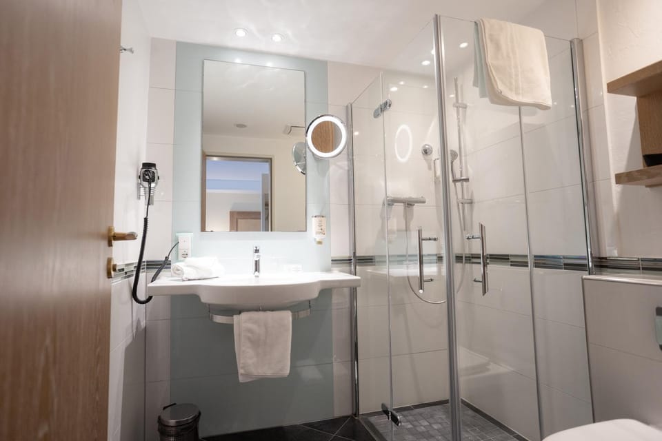 Shower, Bathroom, towels