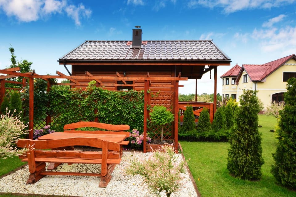 Property building, Patio, Day, Natural landscape, BBQ facilities, Garden, Balcony/Terrace, On site, Garden view