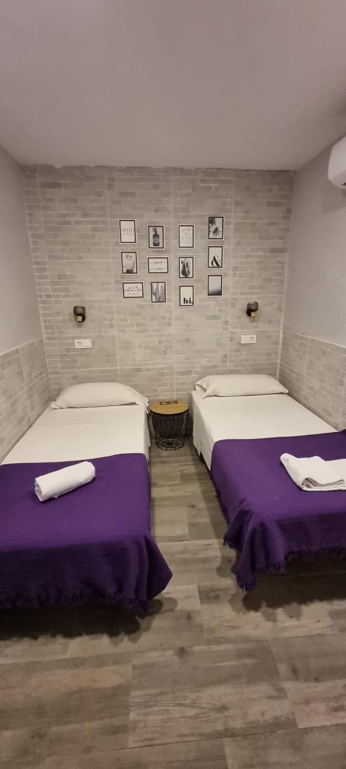Bed, Photo of the whole room, Bedroom, Inner courtyard view, towels