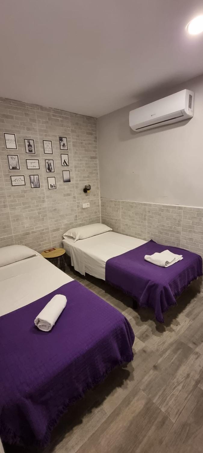 Bed, Photo of the whole room, Bedroom, Inner courtyard view, air conditioner