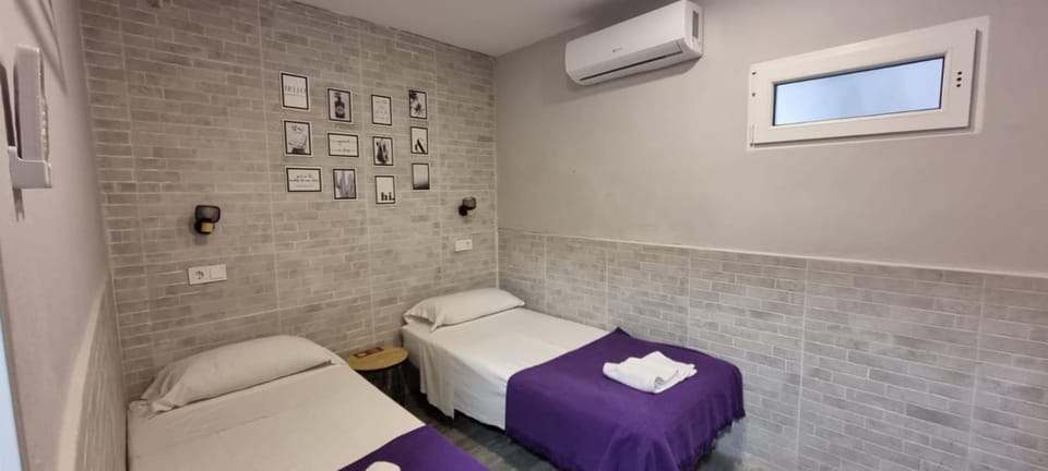 Bed, Photo of the whole room, Bedroom, Inner courtyard view, air conditioner
