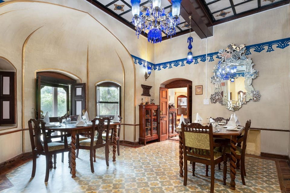Restaurant/places to eat, Food and drinks