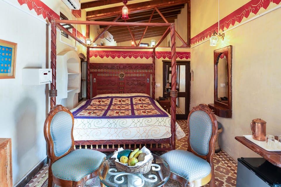Bed, Photo of the whole room, Decorative detail