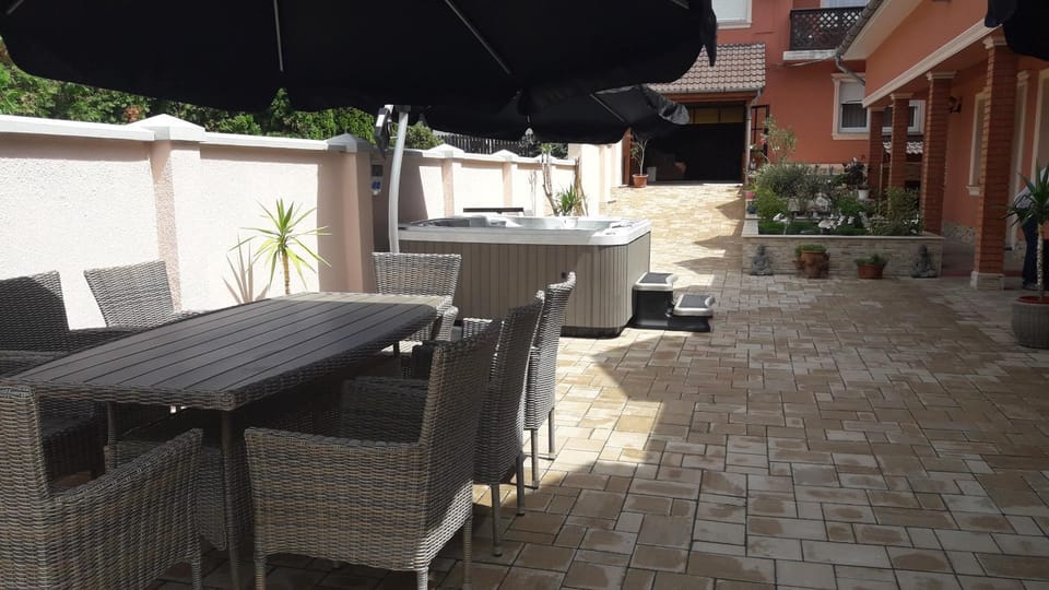 Garden, Balcony/Terrace