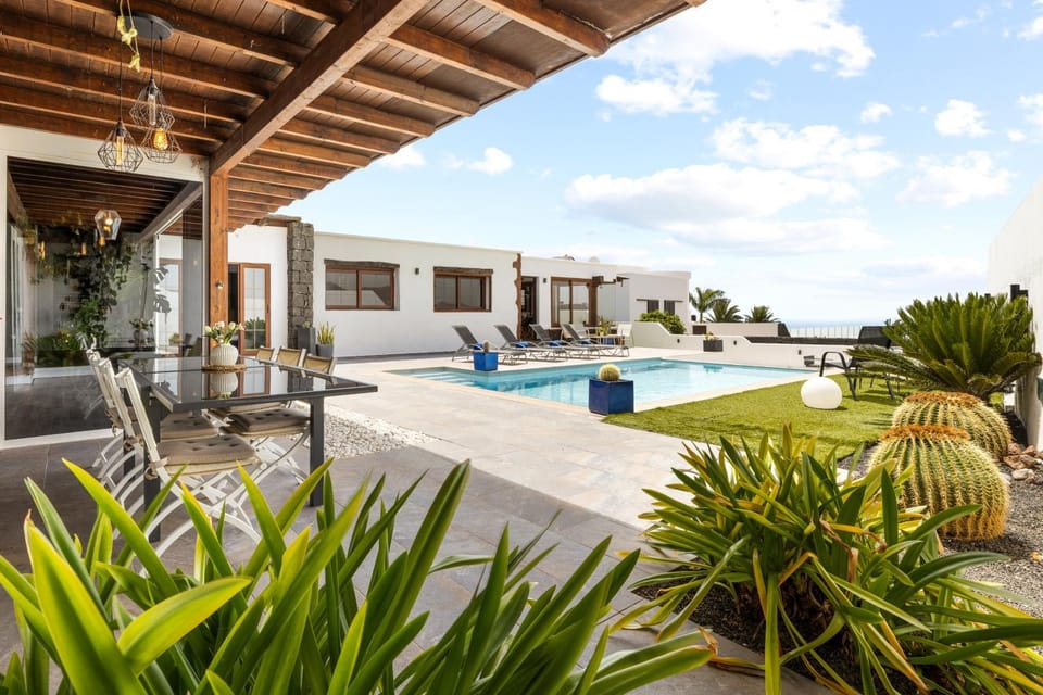 Day, Natural landscape, Garden view, Pool view, Swimming pool, sunbed