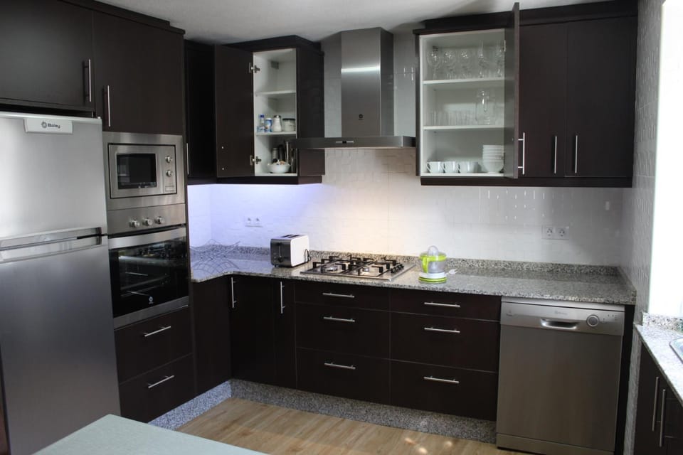 Kitchen or kitchenette, dishwasher, minibar, pet friendly, stove, toaster