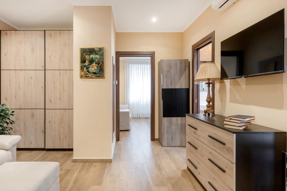 TV and multimedia, Living room, Seating area, wardrobe