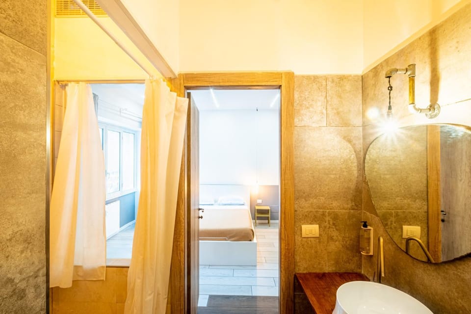 Shower, Toilet