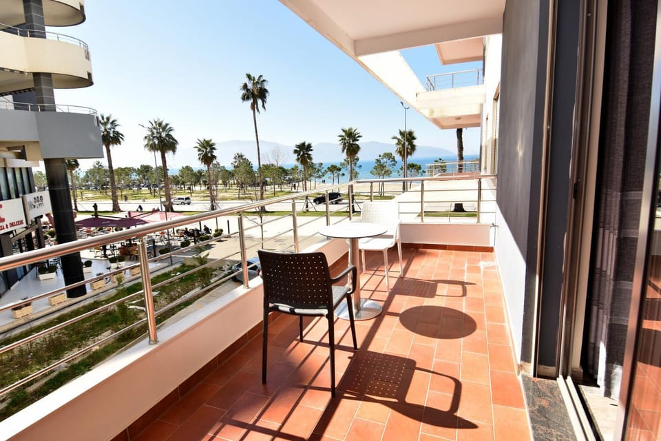 Natural landscape, View (from property/room), Balcony/Terrace, Seating area, Sea view