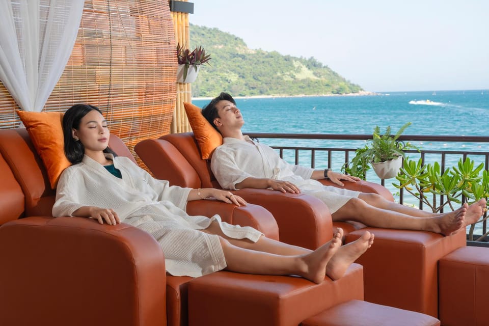 Day, People, Natural landscape, View (from property/room), Balcony/Terrace, Spa and wellness centre/facilities, Beach, Mountain view, Sea view, group of guests, Inner courtyard view