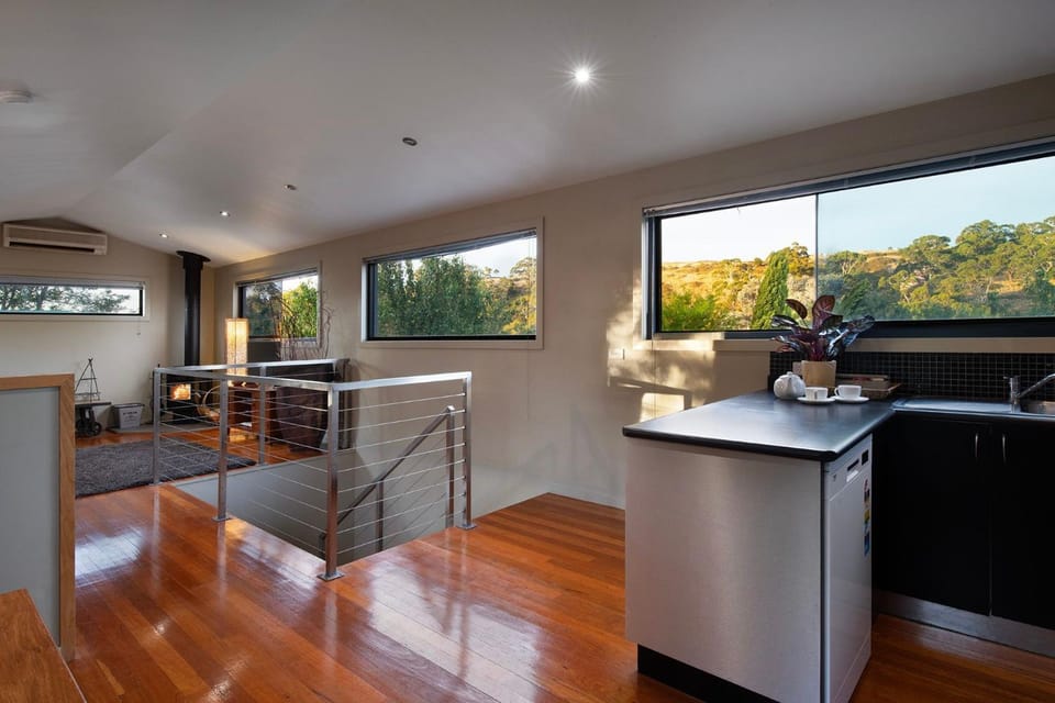 Alofi- stunning views and a private cinema room! House in Victoria