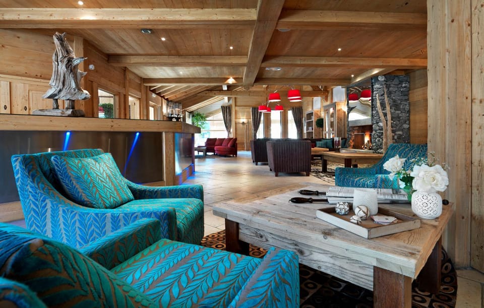 Winter, Summer, Lobby or reception