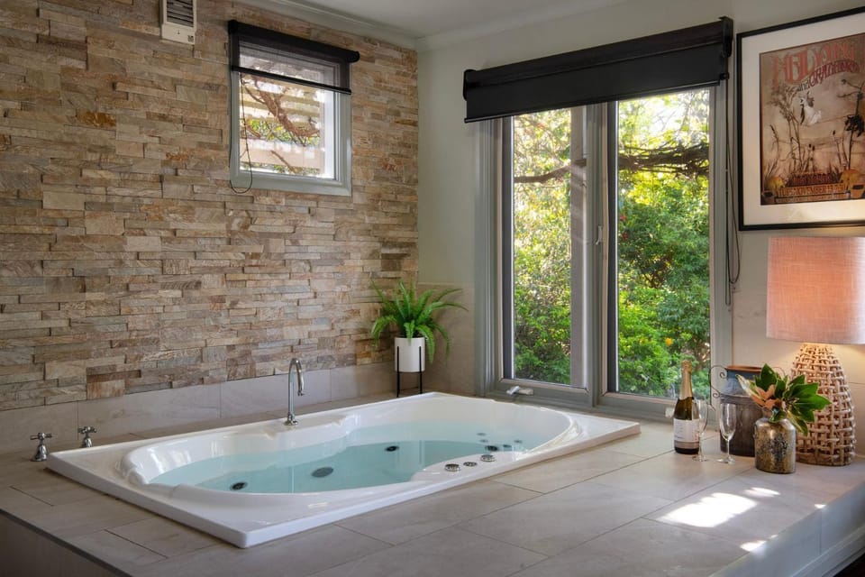 The Acorn -open fire,spa bath,dog friendly House in Daylesford