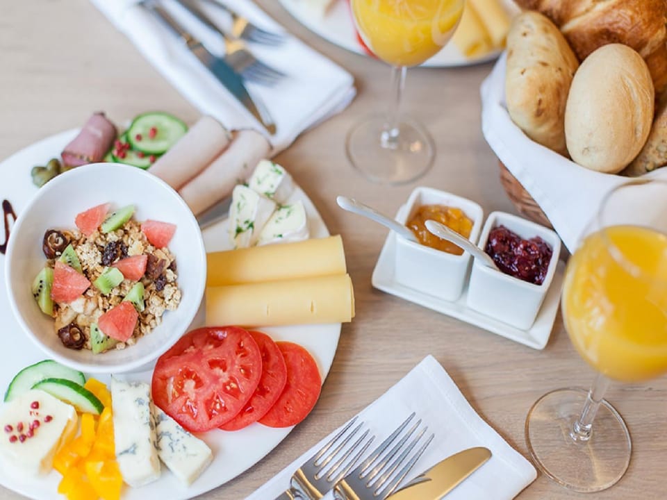 Food close-up, Food close-up, Living room, Food and drinks, Decorative detail, Decorative detail, Seating area, Dining area, Food, Food, Breakfast, Continental breakfast, Drinks, Drinks