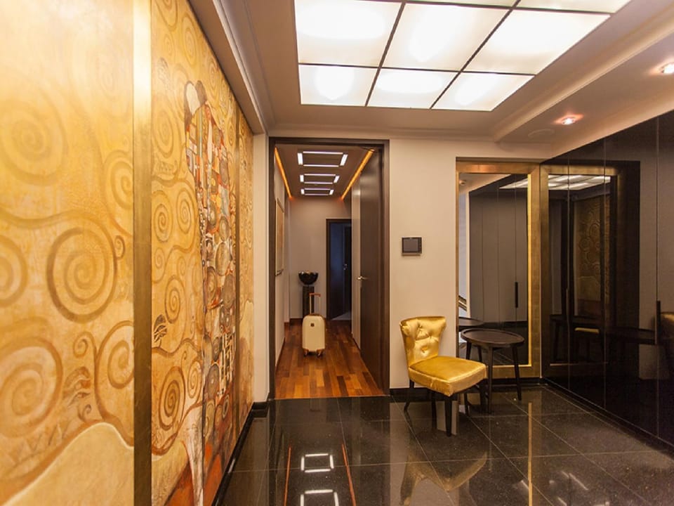 Property building, Facade/entrance, Lobby or reception, Decorative detail, Decorative detail