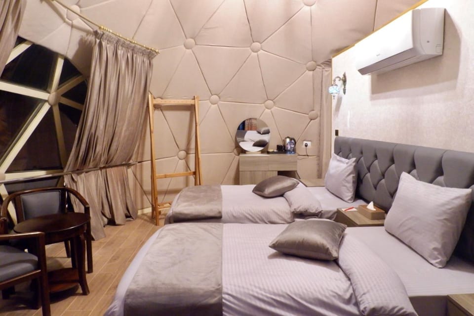 Bed, Living room, Bedroom