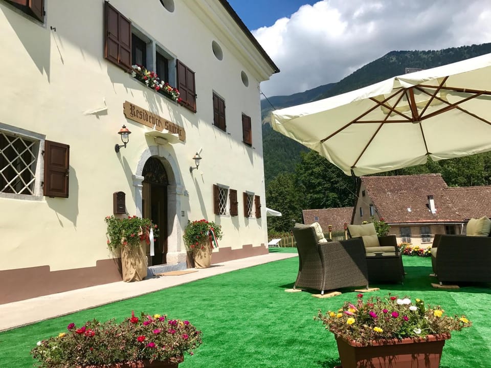 Facade/entrance, Natural landscape, Garden view