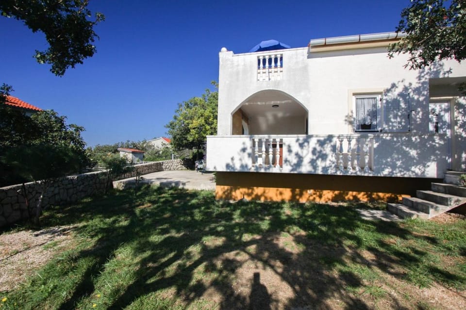 Property building, Facade/entrance, Garden