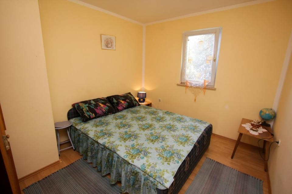 Bed, Decorative detail, Bedroom