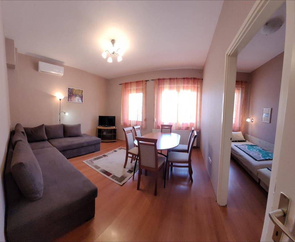 Bed, TV and multimedia, Living room, Dining area, Bedroom, air conditioner
