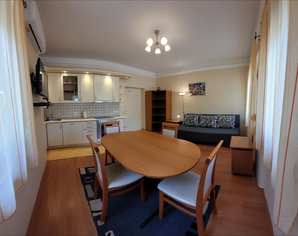 Bed, TV and multimedia, Living room, Dining area, kitchen, air conditioner