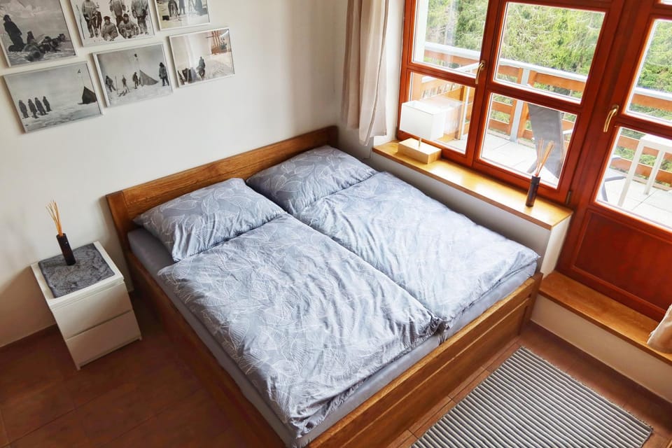 Balcony/Terrace, Bedroom, Mountain view
