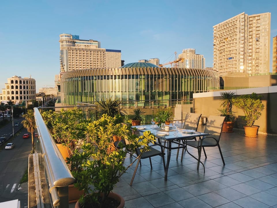 Balcony/Terrace, Dining area, City view, Street view