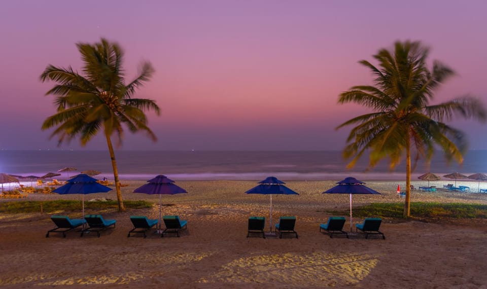 Lounge or bar, Beach