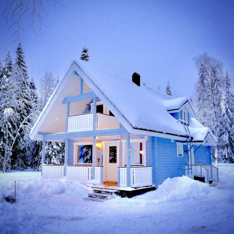 Property building, Facade/entrance, Winter