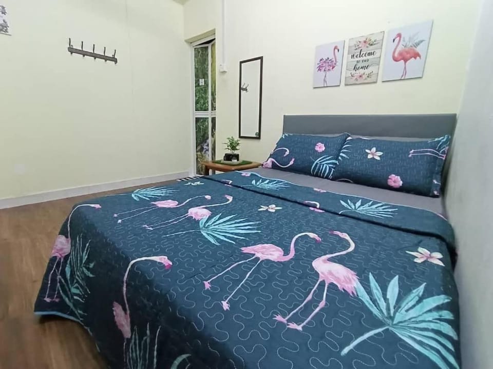 Roomstay Kuala Nerus Gated Parking - 6m to Beach & 15m to Drawbridge Vacation rental in Terengganu, Malaysia