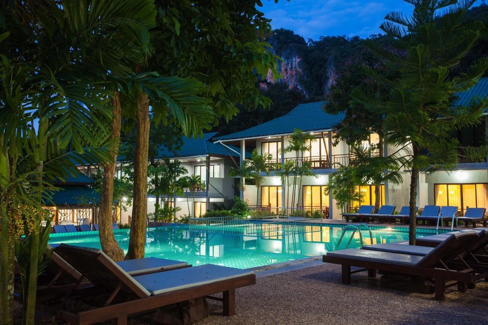 Facade/entrance, Swimming pool, Swimming pool
