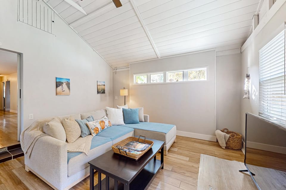 Apple Tree Cottage House in Bainbridge Island