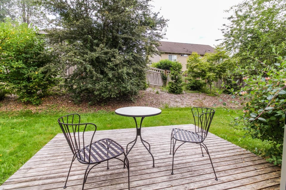 Apple Tree Cottage House in Bainbridge Island