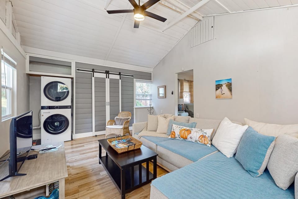 Apple Tree Cottage House in Bainbridge Island