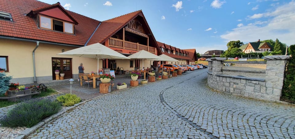 Property building, Restaurant/places to eat