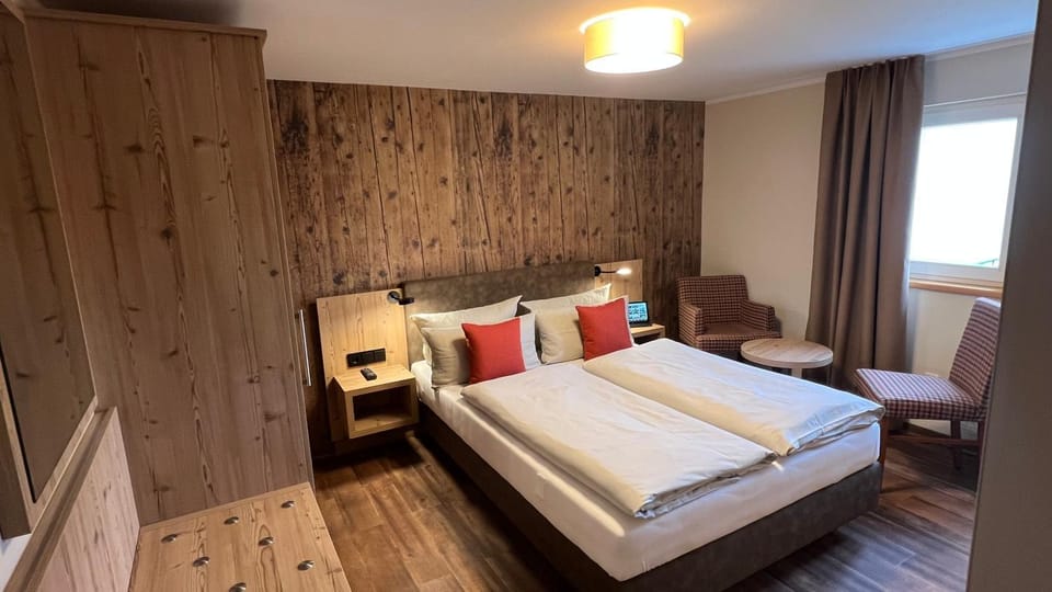 Bed, Photo of the whole room