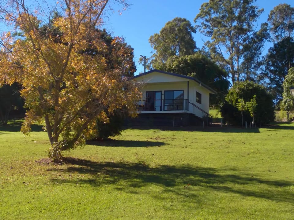 Property building, Spring, Day, Garden, On site, Garden view