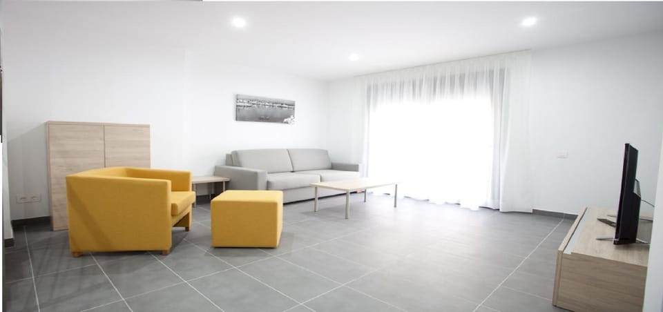 Communal lounge/ TV room, Living room