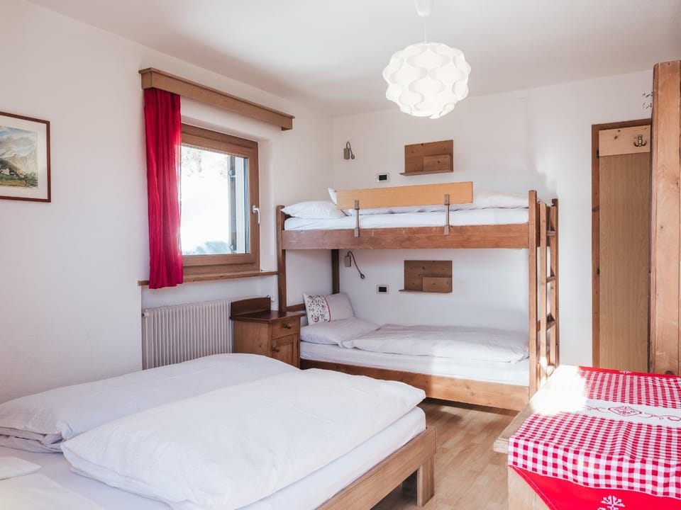Photo of the whole room, bunk bed