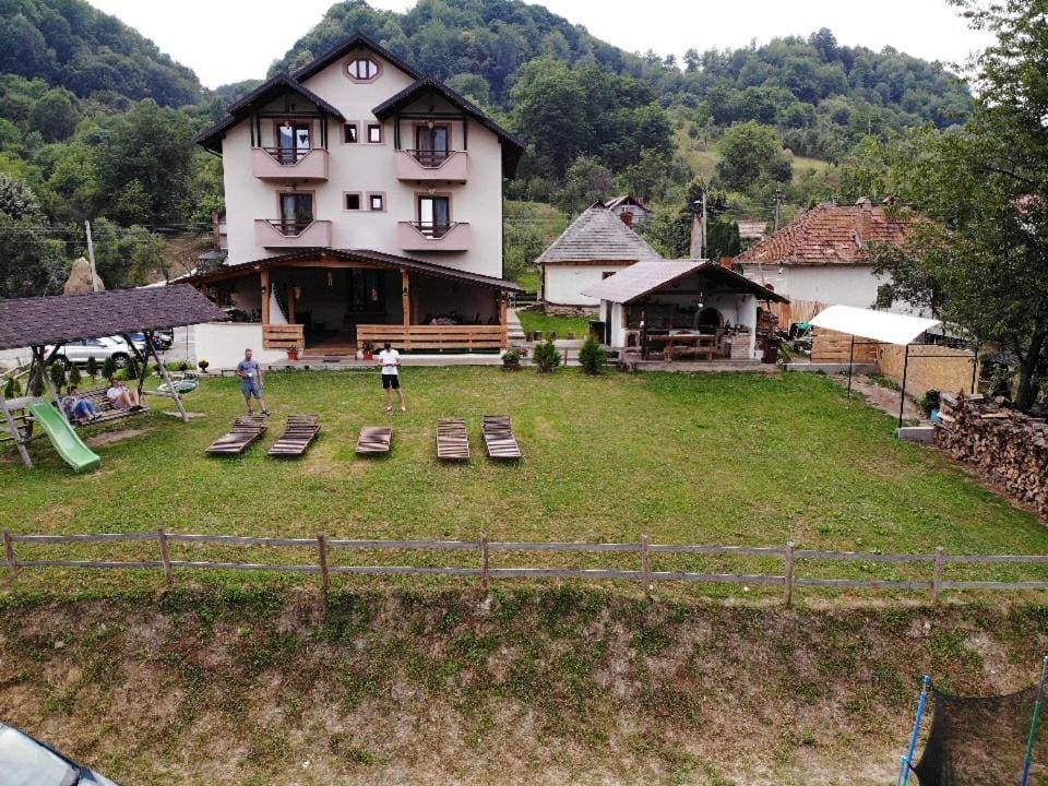 Heaven Guesthouse Bed and Breakfast in Romania