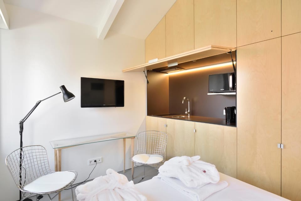 Kitchen or kitchenette, Seating area