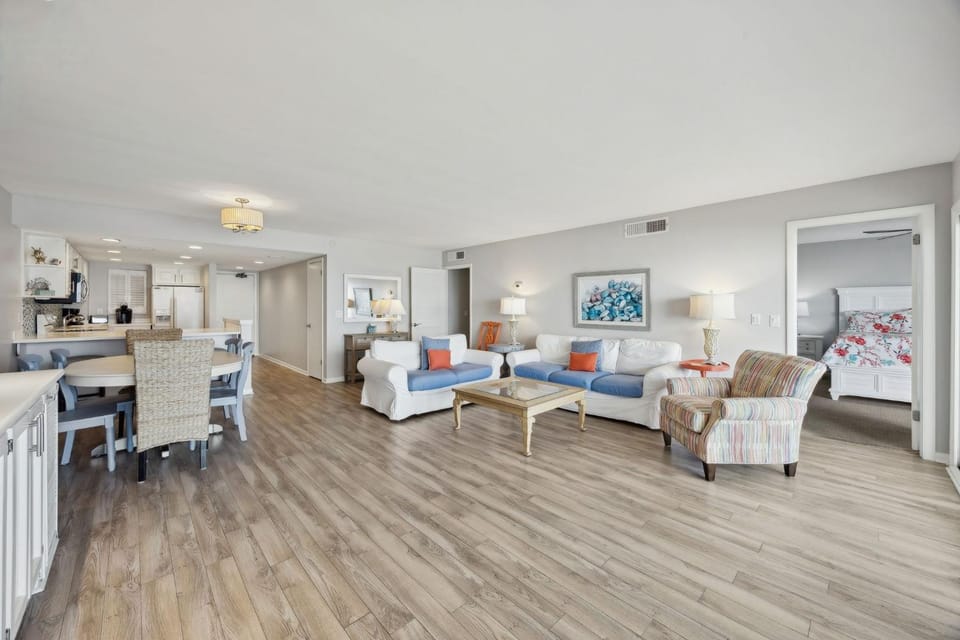 Beach Cottage Look Condo, Ocean View from Spacious Balcony Apartment in Fernandina Beach