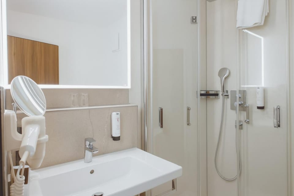 Shower, Bathroom, towels