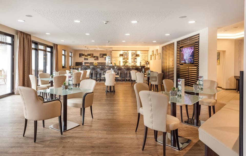 Lounge or bar, Other